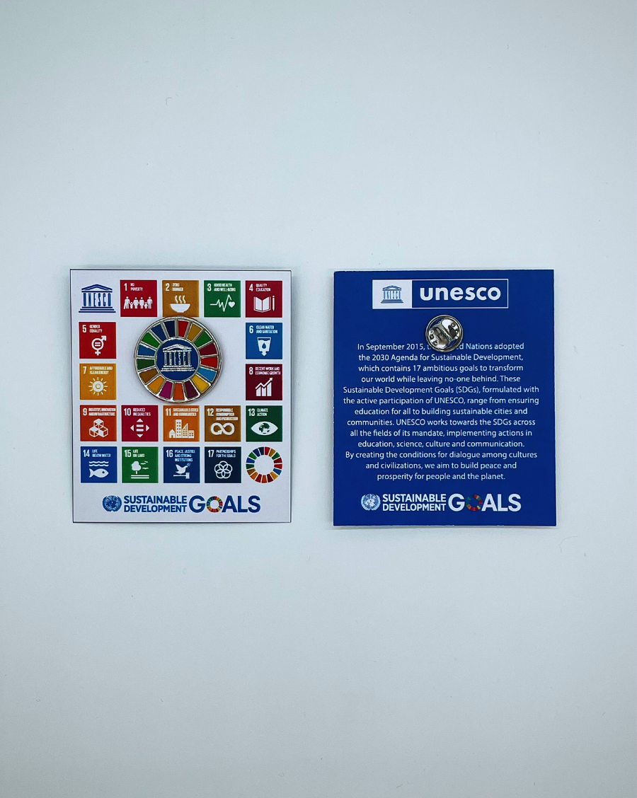 Pins Objetivos de Desarrollo Sostenible con logo UNESCO