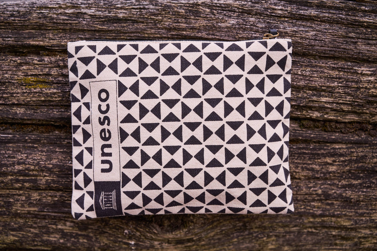 Pochette triangle UNESCO - UNESCO Shop