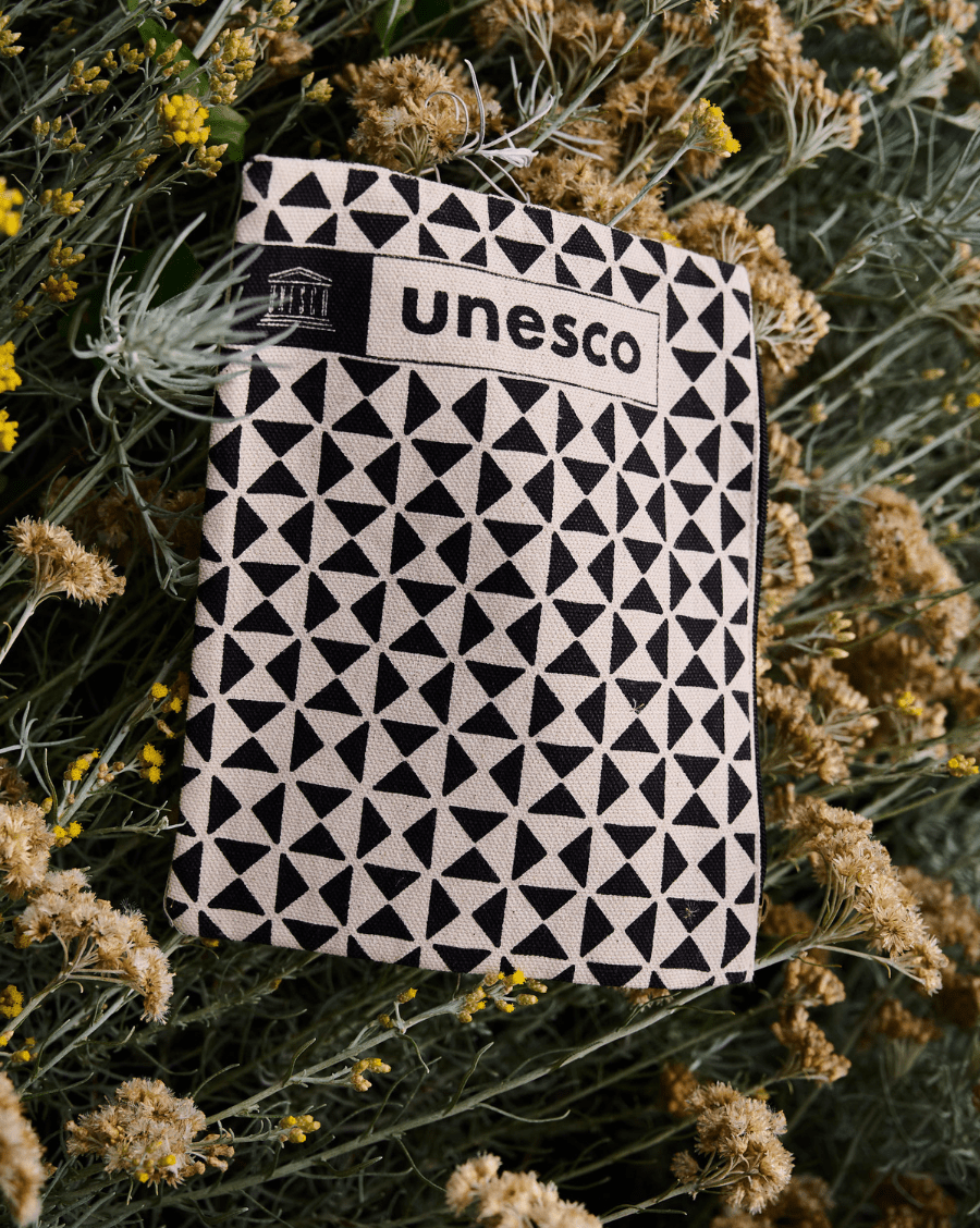 Pochette triangle UNESCO - UNESCO Shop